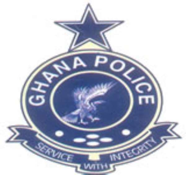 Bank fraud, five arrested, one on the run